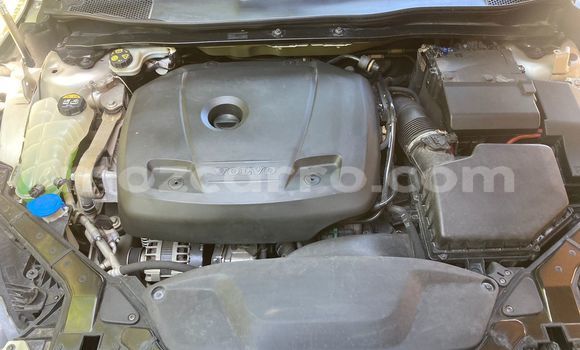 Comprar Usado Volvo V40 Prata Carro em Maputo em Maputo Comprar Usado Volvo V40 Prata Carro em Maputo em Maputo