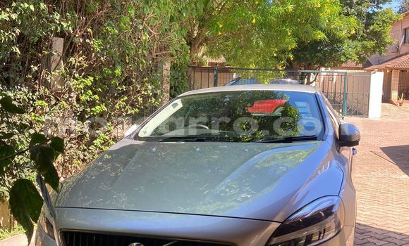 Comprar Usado Volvo V40 Prata Carro em Maputo em Maputo Comprar Usado Volvo V40 Prata Carro em Maputo em Maputo