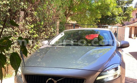 Comprar Usado Volvo V40 Prata Carro em Maputo em Maputo Comprar Usado Volvo V40 Prata Carro em Maputo em Maputo