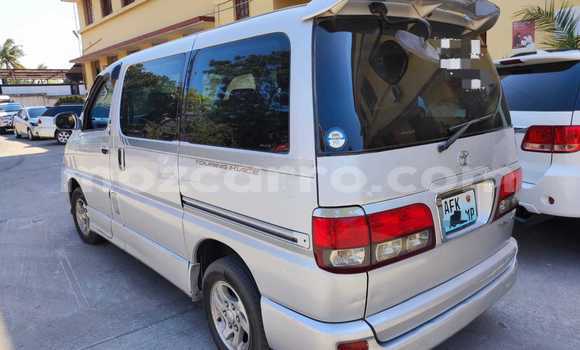 Nunua Ilio tumika Toyota Hiace Fedha Gari ndani ya Maputo nchini Maputo Nunua Ilio tumika Toyota Hiace Fedha Gari ndani ya Maputo nchini Maputo