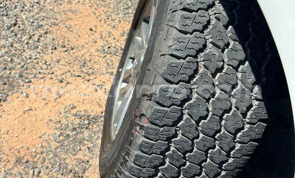 Nunua Ilio tumika Toyota Hilux Nyeupe Gari ndani ya Maputo nchini Maputo Nunua Ilio tumika Toyota Hilux Nyeupe Gari ndani ya Maputo nchini Maputo