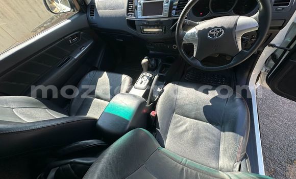 Nunua Ilio tumika Toyota Hilux Nyeupe Gari ndani ya Maputo nchini Maputo Nunua Ilio tumika Toyota Hilux Nyeupe Gari ndani ya Maputo nchini Maputo