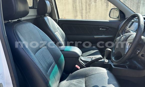 Nunua Ilio tumika Toyota Hilux Nyeupe Gari ndani ya Maputo nchini Maputo Nunua Ilio tumika Toyota Hilux Nyeupe Gari ndani ya Maputo nchini Maputo