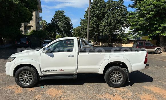 Nunua Ilio tumika Toyota Hilux Nyeupe Gari ndani ya Maputo nchini Maputo Nunua Ilio tumika Toyota Hilux Nyeupe Gari ndani ya Maputo nchini Maputo