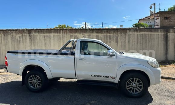 Nunua Ilio tumika Toyota Hilux Nyeupe Gari ndani ya Maputo nchini Maputo Nunua Ilio tumika Toyota Hilux Nyeupe Gari ndani ya Maputo nchini Maputo