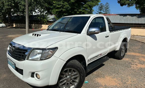 Nunua Ilio tumika Toyota Hilux Nyeupe Gari ndani ya Maputo nchini Maputo Nunua Ilio tumika Toyota Hilux Nyeupe Gari ndani ya Maputo nchini Maputo