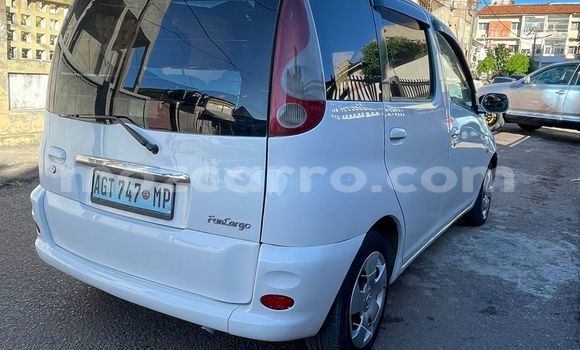 Comprar Usado Toyota FunCargo Branco Carro em Maputo em Maputo Comprar Usado Toyota FunCargo Branco Carro em Maputo em Maputo
