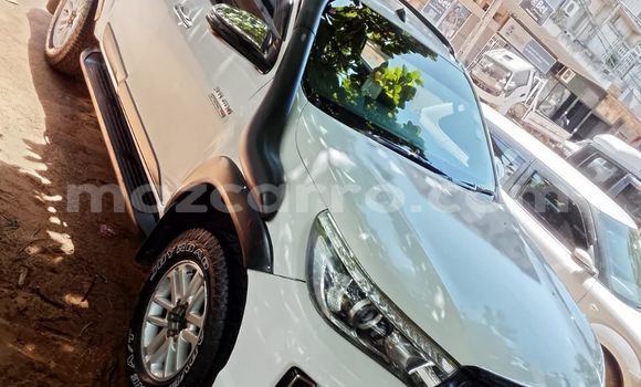 Buy Used Toyota Hilux White Car in Maputo in Maputo