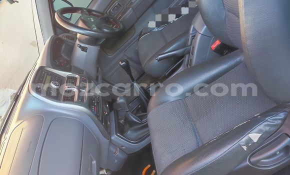 Nunua Ilio tumika Nissan Hardbody Nyeupe Gari ndani ya Maputo nchini Maputo Nunua Ilio tumika Nissan Hardbody Nyeupe Gari ndani ya Maputo nchini Maputo