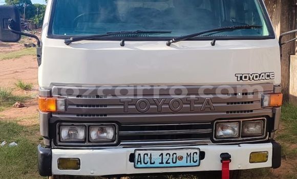 Comprar Usado Toyota Dyna Branco Carro em Maputo em Maputo