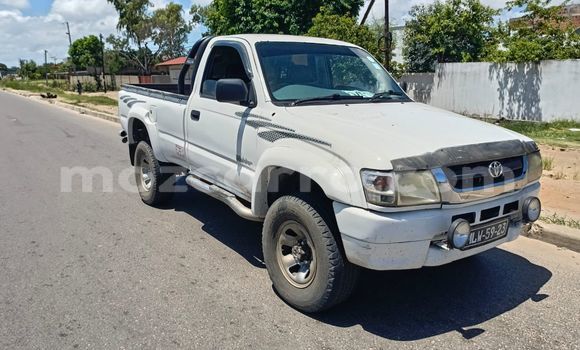Nunua Ilio tumika Toyota Hilux Nyeupe Gari ndani ya Maputo nchini Maputo