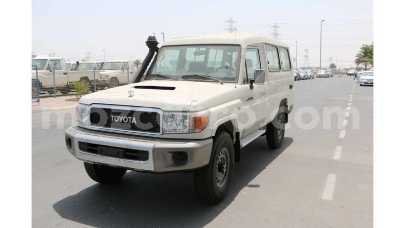 Big with watermark toyota land cruiser cabo delgado import dubai 5851