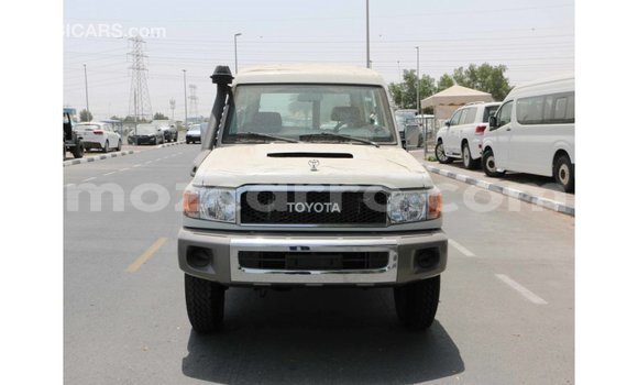 Comprar Importar Toyota Land Cruiser Branco Carro em Import - Dubai em Cabo Delgado Comprar Importar Toyota Land Cruiser Branco Carro em Import - Dubai em Cabo Delgado