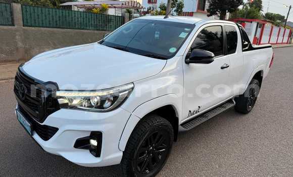 Nunua Ilio tumika Toyota Land Cruiser Prado Nyeupe Gari ndani ya Maputo nchini Maputo Nunua Ilio tumika Toyota Land Cruiser Prado Nyeupe Gari ndani ya Maputo nchini Maputo