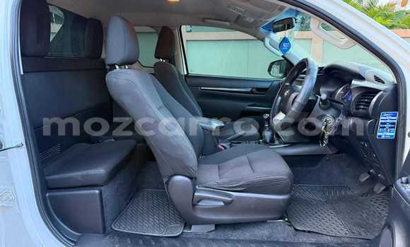 Nunua Ilio tumika Toyota Land Cruiser Prado Nyeupe Gari ndani ya Maputo nchini Maputo Nunua Ilio tumika Toyota Land Cruiser Prado Nyeupe Gari ndani ya Maputo nchini Maputo