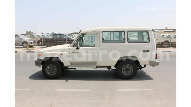 Big with watermark toyota land cruiser cabo delgado import dubai 5851