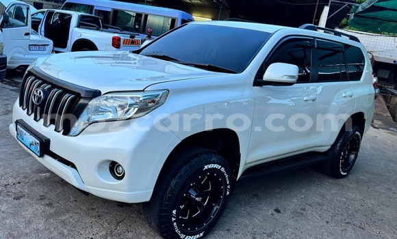 Nunua Ilio tumika Toyota Prado Nyeupe Gari ndani ya Maputo nchini Maputo Nunua Ilio tumika Toyota Prado Nyeupe Gari ndani ya Maputo nchini Maputo
