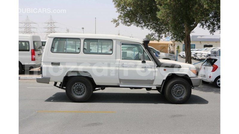 Big with watermark toyota land cruiser cabo delgado import dubai 5851