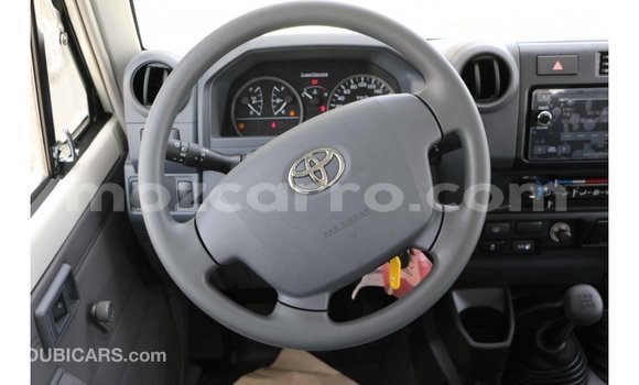Comprar Importar Toyota Land Cruiser Branco Carro em Import - Dubai em Cabo Delgado Comprar Importar Toyota Land Cruiser Branco Carro em Import - Dubai em Cabo Delgado