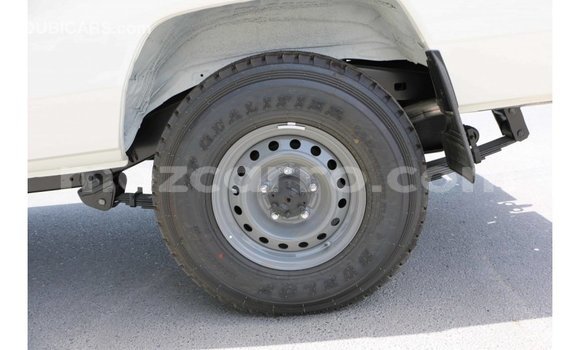 Comprar Importar Toyota Land Cruiser Branco Carro em Import - Dubai em Cabo Delgado Comprar Importar Toyota Land Cruiser Branco Carro em Import - Dubai em Cabo Delgado
