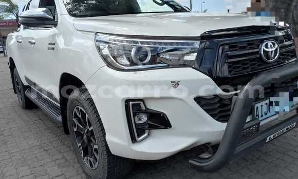 Nunua Ilio tumika Toyota Hilux Nyeupe Gari ndani ya Maputo nchini Maputo Nunua Ilio tumika Toyota Hilux Nyeupe Gari ndani ya Maputo nchini Maputo