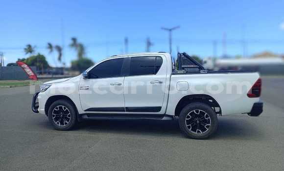 Nunua Ilio tumika Toyota Hilux Nyeupe Gari ndani ya Maputo nchini Maputo Nunua Ilio tumika Toyota Hilux Nyeupe Gari ndani ya Maputo nchini Maputo