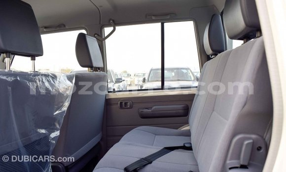 Nunua Imported Toyota Land Cruiser Nyeupe Gari ndani ya Import - Dubai nchini Cabo Delgado Nunua Imported Toyota Land Cruiser Nyeupe Gari ndani ya Import - Dubai nchini Cabo Delgado
