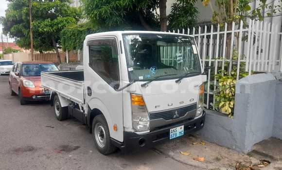 Nunua Mpya Mitsubishi ASX Nyeupe Gari ndani ya Maputo nchini Maputo