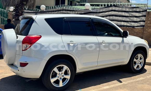 Comprar Usado Toyota RAV4 Branco Carro em Maputo em Maputo