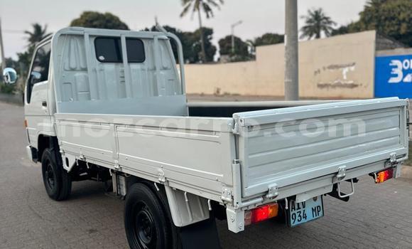 Nunua Ilio tumika Toyota Dyna Nyeupe Gari ndani ya Maputo nchini Maputo Nunua Ilio tumika Toyota Dyna Nyeupe Gari ndani ya Maputo nchini Maputo