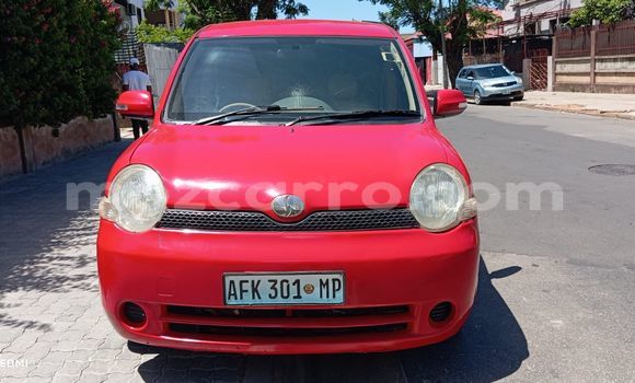 Tenga Tsaru Toyota Sienta Tsvuku Mota in Maputo in Maputo