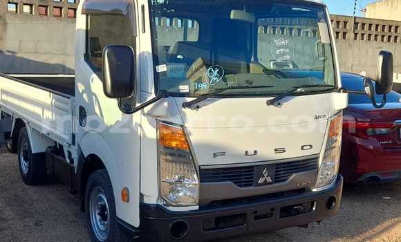 Comprar Novo Mitsubishi Canter Branco Caminhão em Maputo em Maputo Comprar Novo Mitsubishi Canter Branco Caminhão em Maputo em Maputo