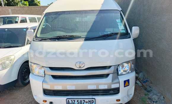 Nunua Ilio tumika Toyota Hiace Nyeupe Gari ndani ya Maputo nchini Maputo