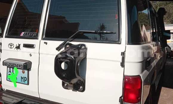 Nunua Ilio tumika Toyota Land Cruiser Nyeupe Gari ndani ya Maputo nchini Maputo Nunua Ilio tumika Toyota Land Cruiser Nyeupe Gari ndani ya Maputo nchini Maputo