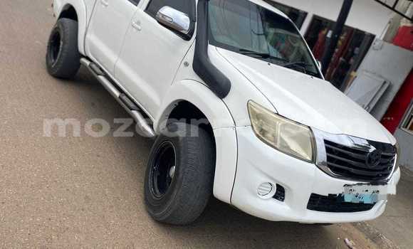 Nunua Ilio tumika Toyota Hilux Nyeupe Gari ndani ya Maputo nchini Maputo