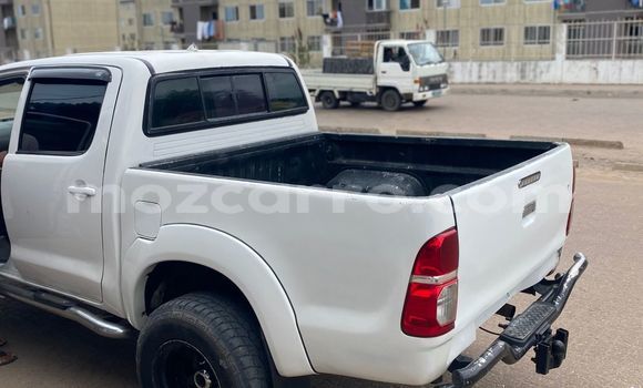 Nunua Ilio tumika Toyota Hilux Nyeupe Gari ndani ya Maputo nchini Maputo Nunua Ilio tumika Toyota Hilux Nyeupe Gari ndani ya Maputo nchini Maputo
