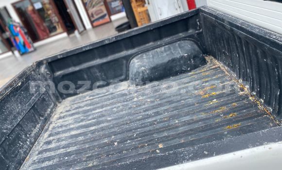 Nunua Ilio tumika Toyota Hilux Nyeupe Gari ndani ya Maputo nchini Maputo Nunua Ilio tumika Toyota Hilux Nyeupe Gari ndani ya Maputo nchini Maputo