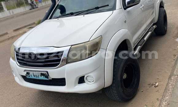 Nunua Ilio tumika Toyota Hilux Nyeupe Gari ndani ya Maputo nchini Maputo Nunua Ilio tumika Toyota Hilux Nyeupe Gari ndani ya Maputo nchini Maputo
