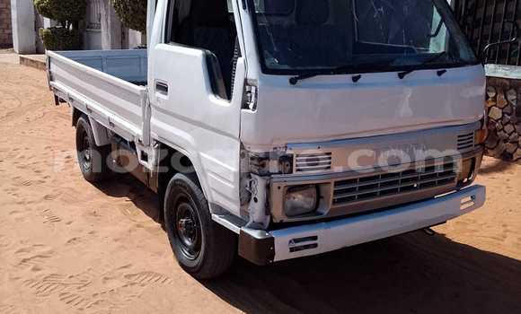 Comprar Usado Toyota Dyna Branco Carro em Maputo em Maputo