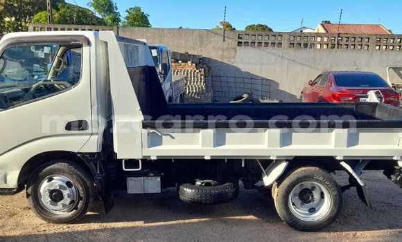 Comprar Novo Toyota Dyna Branco Caminhão em Maputo em Maputo Comprar Novo Toyota Dyna Branco Caminhão em Maputo em Maputo