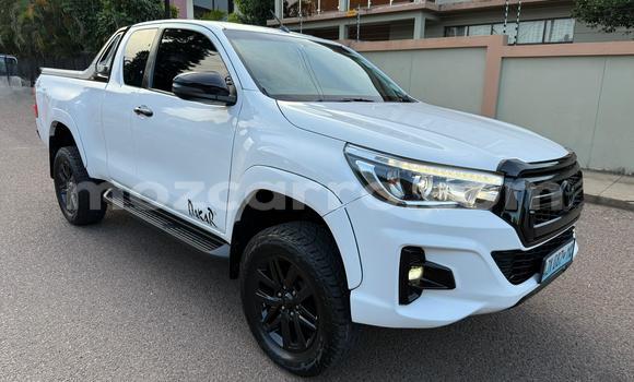 Comprar Usado Toyota Hilux Branco Carro em Maputo em Maputo