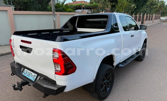 Nunua Ilio tumika Toyota Hilux Nyeupe Gari ndani ya Maputo nchini Maputo Nunua Ilio tumika Toyota Hilux Nyeupe Gari ndani ya Maputo nchini Maputo