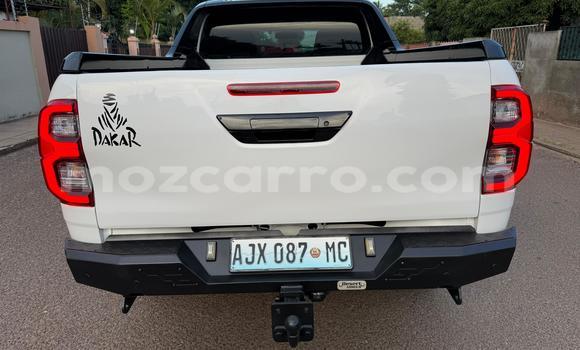 Nunua Ilio tumika Toyota Hilux Nyeupe Gari ndani ya Maputo nchini Maputo Nunua Ilio tumika Toyota Hilux Nyeupe Gari ndani ya Maputo nchini Maputo