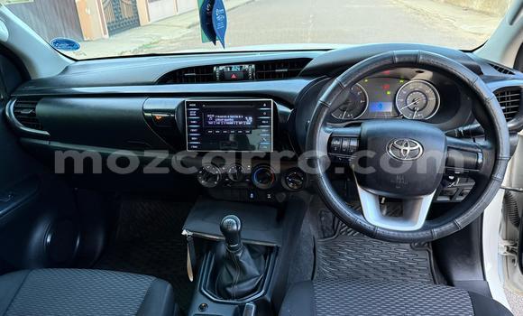 Nunua Ilio tumika Toyota Hilux Nyeupe Gari ndani ya Maputo nchini Maputo Nunua Ilio tumika Toyota Hilux Nyeupe Gari ndani ya Maputo nchini Maputo