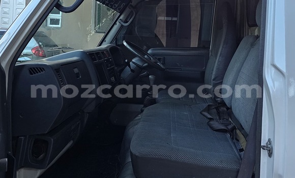 Nunua Ilio tumika Toyota Hiace Nyeupe Gari ndani ya Maputo nchini Maputo Nunua Ilio tumika Toyota Hiace Nyeupe Gari ndani ya Maputo nchini Maputo