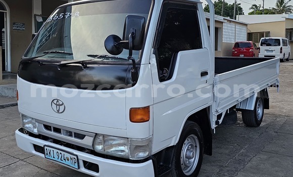 Nunua Ilio tumika Toyota Hiace Nyeupe Gari ndani ya Maputo nchini Maputo Nunua Ilio tumika Toyota Hiace Nyeupe Gari ndani ya Maputo nchini Maputo
