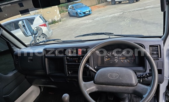 Nunua Ilio tumika Toyota Hiace Nyeupe Gari ndani ya Maputo nchini Maputo Nunua Ilio tumika Toyota Hiace Nyeupe Gari ndani ya Maputo nchini Maputo