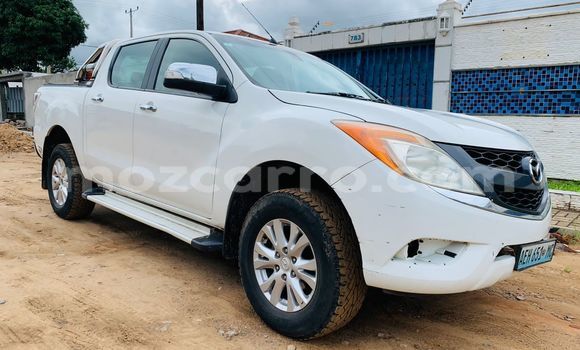 Nunua Ilio tumika Mazda BT-50 Nyeupe Gari ndani ya Maputo nchini Maputo
