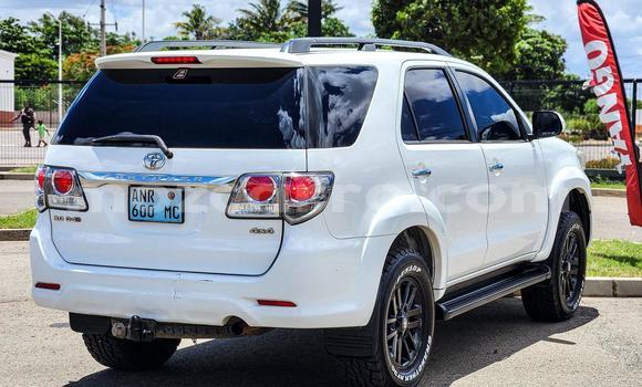 Comprar Novo Toyota Fortuner Branco Carro em Maputo em Maputo Comprar Novo Toyota Fortuner Branco Carro em Maputo em Maputo