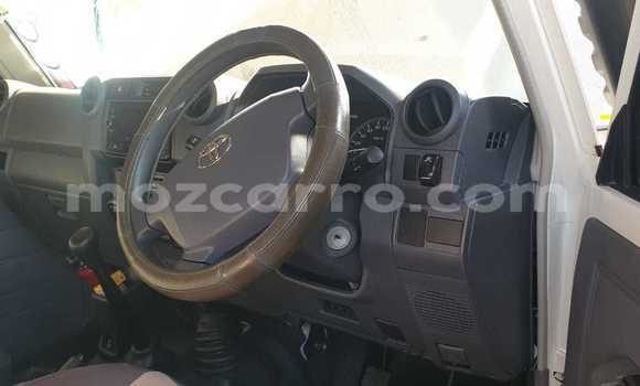 Nunua Ilio tumika Toyota Land Cruiser Prado Nyeupe Gari ndani ya Maputo nchini Maputo Nunua Ilio tumika Toyota Land Cruiser Prado Nyeupe Gari ndani ya Maputo nchini Maputo